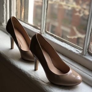 KELLY & KATIE NUDE HEELS SIZE 7